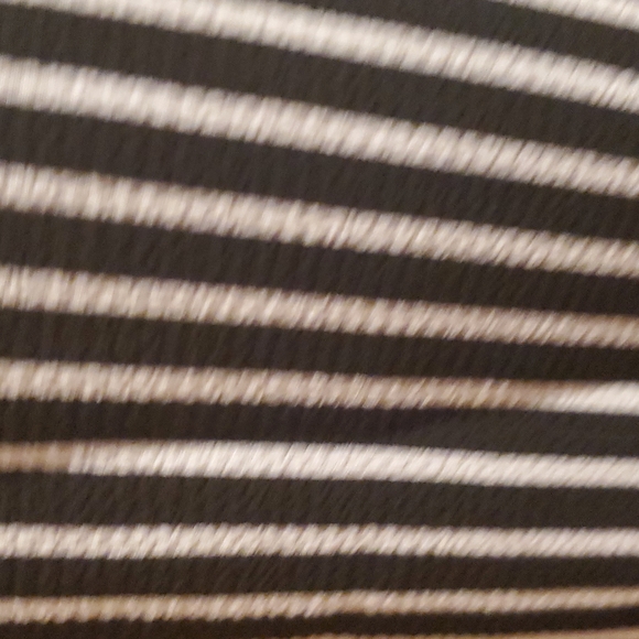 Black & White sleeveless top - Picture 3 of 3